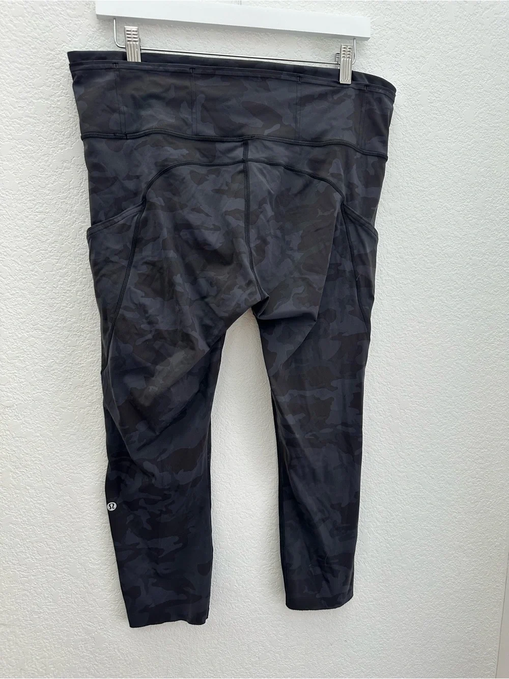 Lululemon Fast and Free High Rise Crop 23 Size 14 Camo Leggings Pockets Nulux